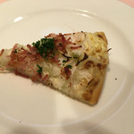 北島亭 - タルトフランベ。細かいベーコンの食感が楽しい！