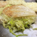 Hiroshima Okonomiyaki Koukouya - 弘々家のおいしさの秘密、キャベツの甘みを最大限に引き出すじっくり蒸し焼き＾＾