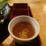 坂の上のそば屋 司 - ネギを浮かべて蕎麦湯を楽しみます