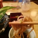 坂の上のそば屋 司 - 蕎麦アップ・わさびを乗せて