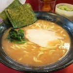 ラーメン 杉田家 千葉祐光店 - ラーメン中盛麺カタメ
