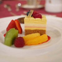 メインダイニングルーム 三笠 - 「デザート」
                  フルーツとケーキ
