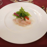 メインダイニングルーム 三笠 - 魚料理
                「白身魚のポワレ  海老と野菜添え  ブールブランソース」