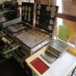 店頭では香ばしいそばせんべいの試食も