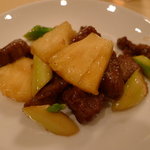 王朝 - 牛フィレ肉とパイナップルの炒め