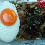 柳沢 - 肉ポテト玉子入り焼き蕎麦\300