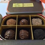 GODIVA タカシマヤフードメゾン新横浜 - ホワイトデーのプレゼントはゴディバに決めている。
                                
                                決めているのに理由はない、あったとしても忘れてしまった。