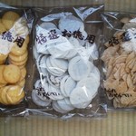 ご縁 まんかい屋 - うまカレー・クリームチョコ・えびうす焼（各１０８円）