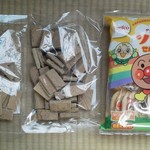 ご縁 まんかい屋 亀田店 - カンキツクリームサンド・笹だんごサンド（各１０８円）・アンパンマンソフトせんべい（特価８０円）