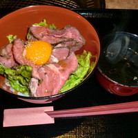 肉匠 さくら - ローストビーフ丼・100ｇ