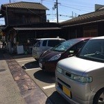 外観/店舗裏駐車場