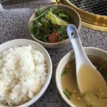 焼肉・精肉　宝亭 - ご飯(お代わり可)､スープ､サラダ付き