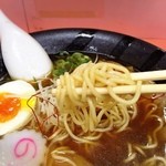 萬福軒 - しっかりとした細麺  スープは味わい深い