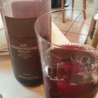 ル・ブルギニオン - ぶどうジュース。一本1800円くらい