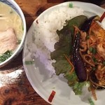 麺飯食堂 なかじま - 日替りSET 豚バラとナスの四川辛子炒め丼＋熟成塩らーめん(930円)