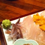 弁財船 - 活イカ刺し　足が動いてます。