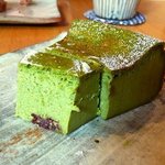 Sumi Cafe - 抹茶のチーズケーキ。底にポイントでチョコが！