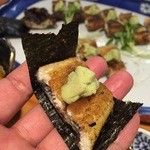 申子 - たっぷりめのわさびに有明産の海苔に包んで頂きます。