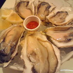 生牡蠣　大きいのは岩牡蠣