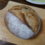 ベーカリー 南 - ベーカリー 南　パン・オ・ルヴァン　３７０円