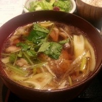 鴨料理専門店 鴨亭 - 鴨肉・つくね・ネギがふんだんに入った付け汁。