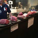 SATOブリアン - まずは肉の塊りをみせてくれます。迫力！