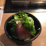 薩摩 牛の蔵 吉祥寺店 - 牛の蔵サラダ（取り分け後）。