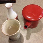 手打そば 三好屋 - 焼酎の蕎麦湯割り。徳利で来る蕎麦焼酎。
