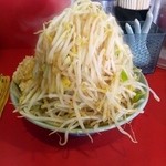 ラーメン 大 名古屋店 - 野菜ダブルにんにく（湯気出てます）