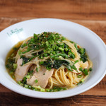 Steamed chicken and green onion Japanese sauce