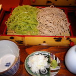 蕎麦切り ほしの - 季節の二色蕎麦(紫蘇)　900円