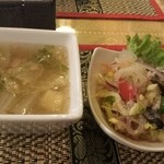 アユタヤ - ランチのスープとサラダ
