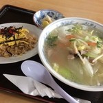 とみつか屋食堂 - エビタンメンとチャーハン