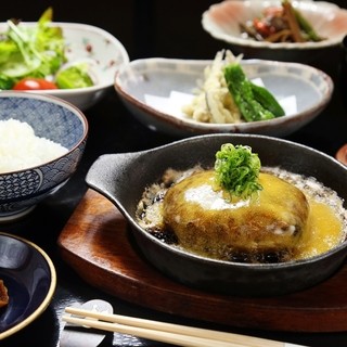 お昼限定の会席と名物料理◆旬素材を活かした創作和食を堪能