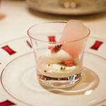 レストラン フウ - ２種のデザート
      （フランボワーズの小さな水饅頭と桜のスペシャリティエ）