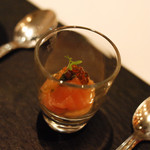 レストラン フウ - アミューズ ブーシュ 
      菊芋のスープトリュフの香り、サーモンマリネとムース