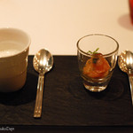 レストラン フウ - アミューズ ブーシュ 
                                菊芋のスープトリュフの香り、サーモンマリネとムース