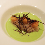 レストラン フウ - 走りのグリーンピース、 名残りの黒トリュフ、ひんやり冷たいミント風味のヴルーテ