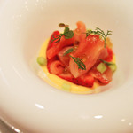 レストラン フウ - 春の一皿　赤貝、 苺、 パッションフルーツ、キュウリのアクセント