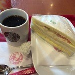 CAFFE VELOCE 西天満店 - ブレンドコーヒーに野菜ミックスサンドで410円