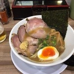 ラー麺 陽はまた昇る - ニンニクは鉢に