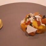 シック プッテートル - マンゴーが主体のデザート。ヨーグルトのメレンゲが添えられています。