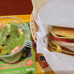 フレッシュネスバーガー - シュリンプアボカドサラダ & 低糖質バンズチーズバーガー
