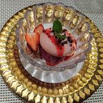 ビストロ ダイア - チョコレートのムース　カシスのアイスクリームを添えて