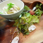 フレンチマーケット - お正月スペシャルワンプレート　植木鉢をたおしちゃったサラダ　フランス産栗と胸肉の炊き込み　出汁茶漬けスタイル