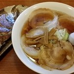 手打ちらーめんはやぶさ - 【H28.3.17】チャーシューメン８３０円・餃子３５０円。