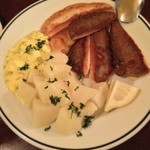 レストラン コワン - カレイのムニエル・塩茹でジャガイモ・タルタルソース（￥1,600）相変わらず火の使い方が巧みな店。カレイだが骨は毛抜きで抜いてあるのか全く無し。3/15/2016