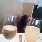 サンス・エ・サヴール - シャンパンと桃のスパークリングドリンク