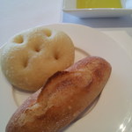 サンス・エ・サヴール - パンとオリーブオイル