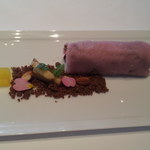 サンス・エ・サヴール - デザート２
      牛皮に包まれたバナナのパルフェ